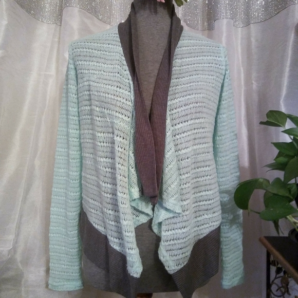 Lightweight Crochet Cardigan (Never Worn) - Picture 5 of 10